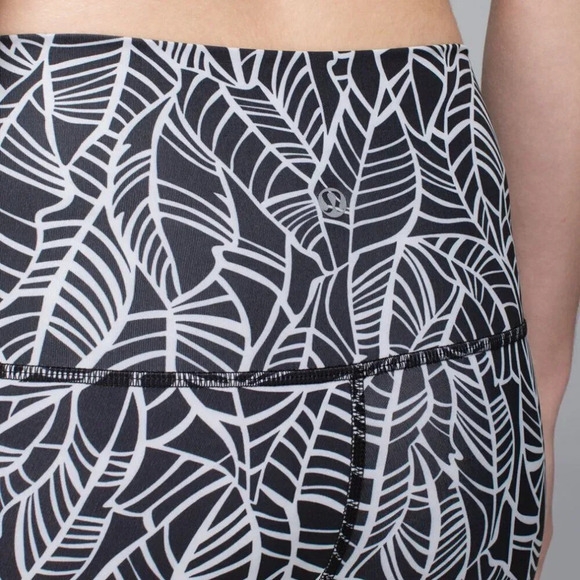 Lululemon Wunder Under Crop Full-On Luxtreme Roll Down Black High Waist Size 4 - Picture 9 of 11